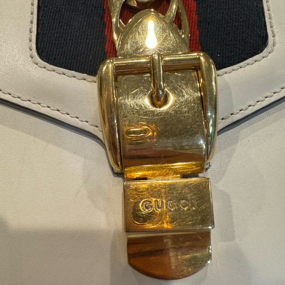 Authentic Gucci Sylvie small bag - Picture 7 of 16